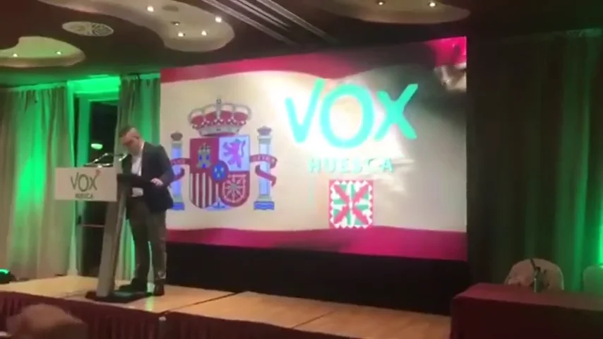 Un representante de Vox en Huesca: "Somos partidarios de quitar la bandera gay y lesbiana. La orientación de cada uno en su casa y en su cama"