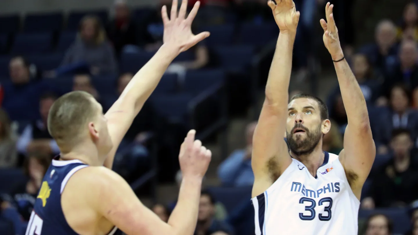 Marc Gasol, en acción ante los Denver Nuggets Marc Gasol, en acción ante los Denver Nuggets