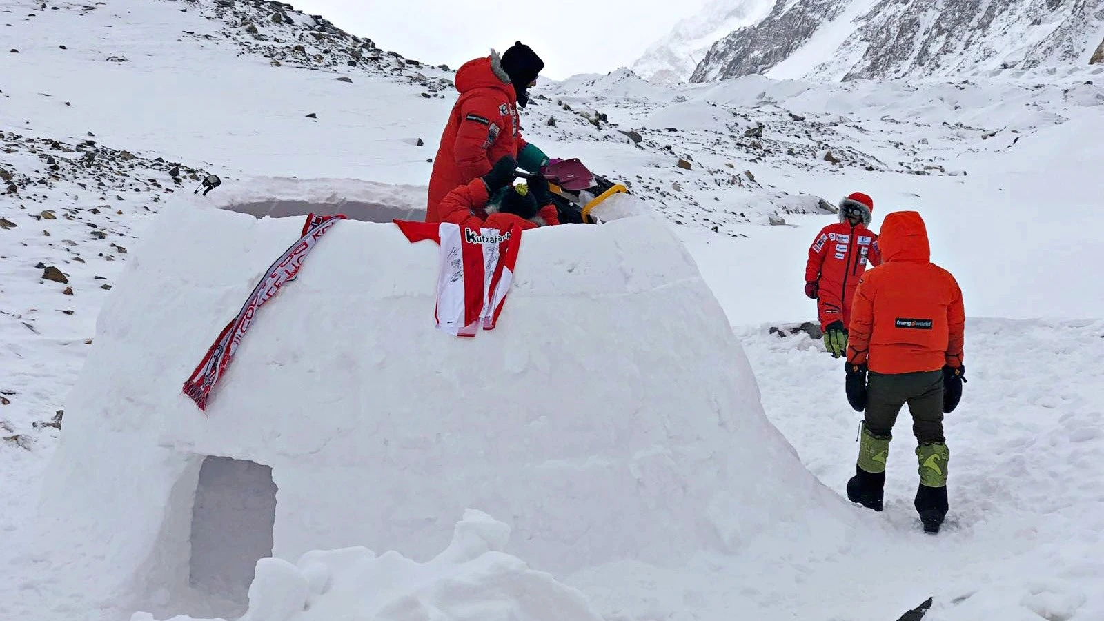 Parte de la expedición de Alex Txikon en el K2