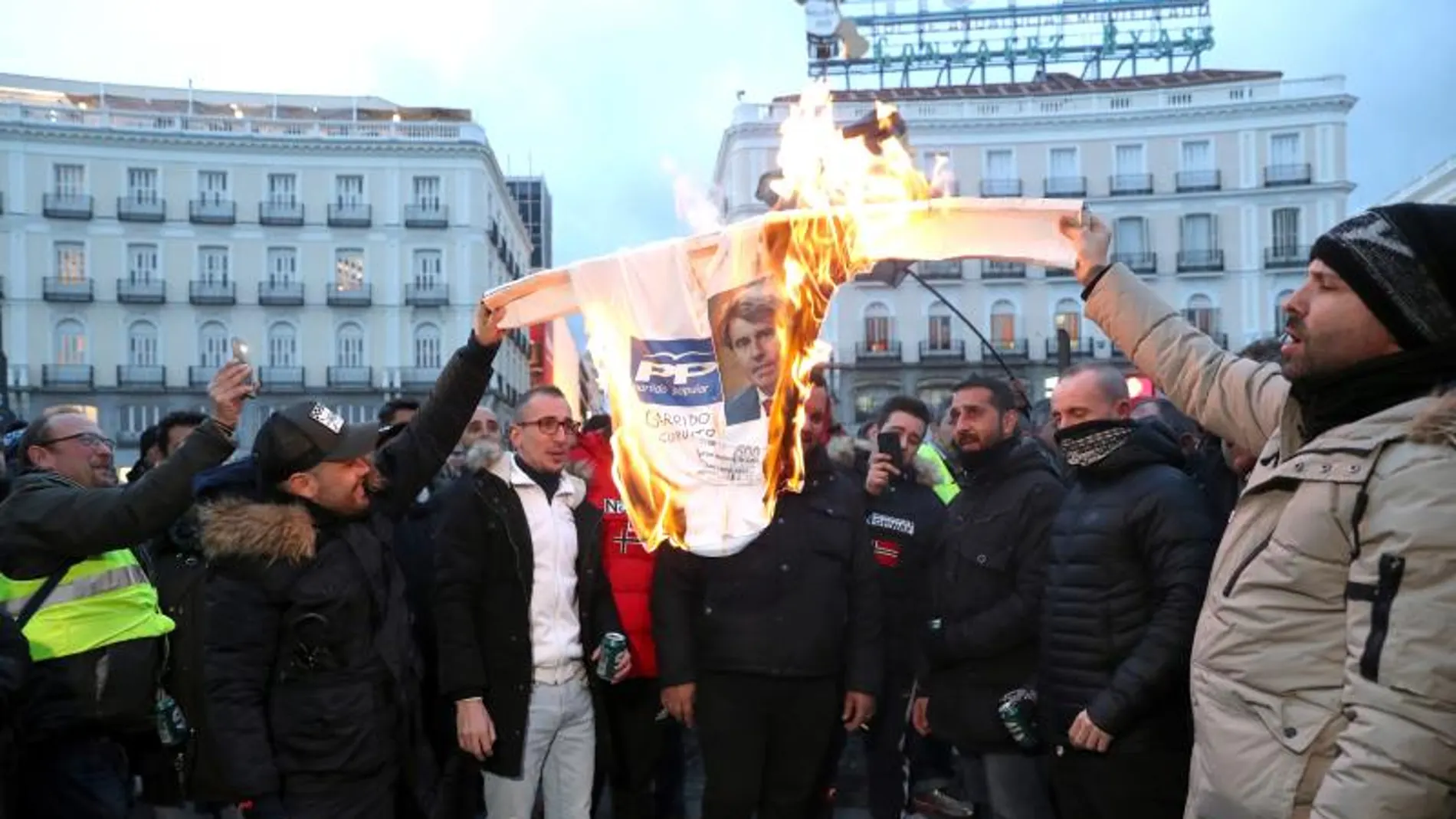 Esencialmente precedente Compulsión Los taxistas de Madrid se vuelven a concentrar frente a la Puerta del Sol  sin soluciones a la vista