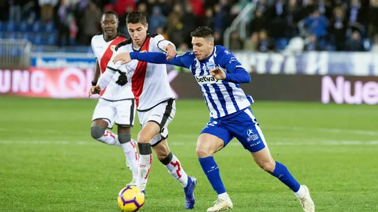Momento del partido entre el Alavés y el Rayo Vallecano Momento del partido entre el Alavés y el Rayo Vallecano
