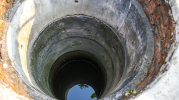 Imagen de archivo de un pozo con agua.
