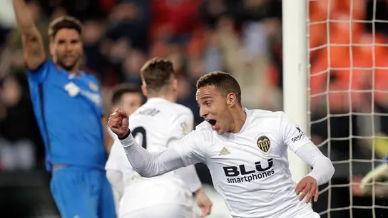 Rodrigo celebra su gol al Getafe. Rodrigo celebra su gol al Getafe.