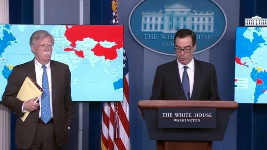 El secretario del Tesoro de los Estados Unidos Steven Mnuchin junto al asesor de seguridad nacional, John Bolton en la Casa Blanca El secretario del Tesoro de los Estados Unidos Steven Mnuchin junto al asesor de seguridad nacional, John Bolton en la Casa Blanca
