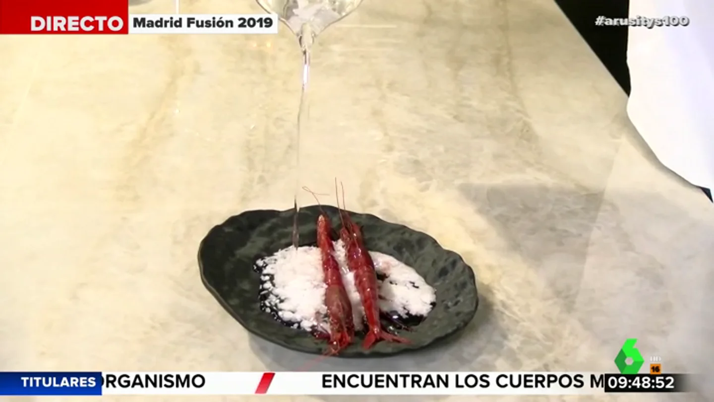 El chef Ángel León nos descubre un experimento para convertir el agua del mar en sal El chef Ángel León nos descubre un experimento para convertir el agua del mar en sal