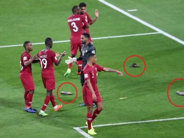 Lluvia de zapatos contra los jugadores de Qatar Lluvia de zapatos contra los jugadores de Qatar