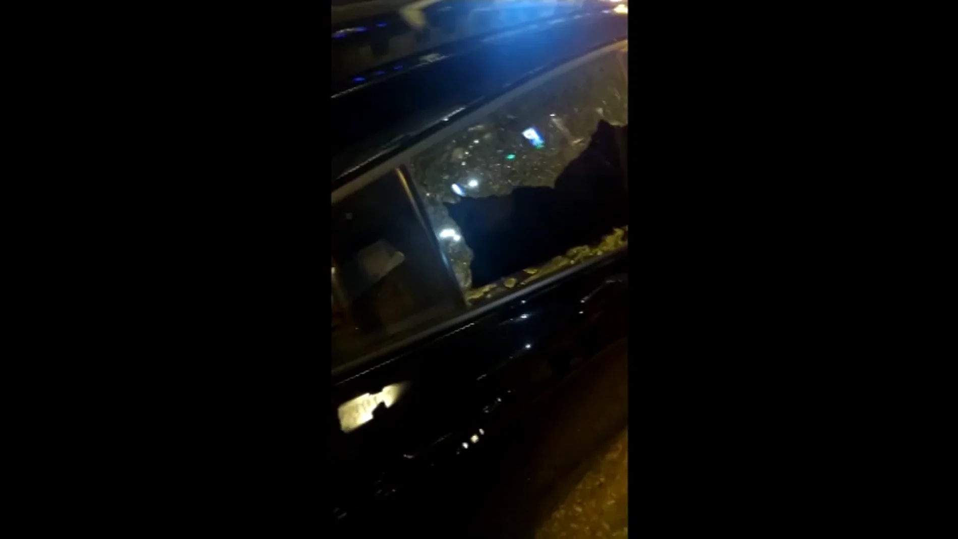 Huelga de taxi: destrozan el cristal de un coche VTC lanzándole una canica en pleno centro de Madrid