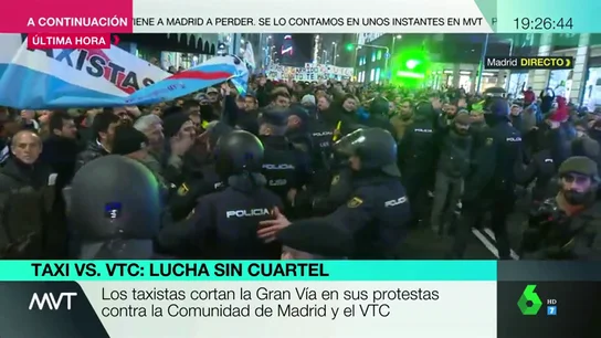Tensión con la Policía en la manifestación de taxistas Tensión con la Policía en la manifestación de taxistas