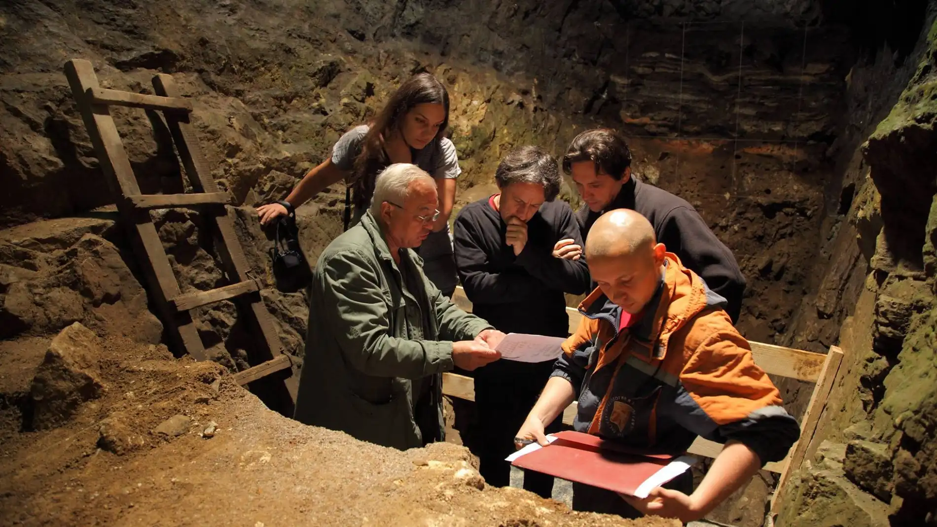 Los primeros hominidos de Denisova ocuparon la cueva hace 200.000 anos