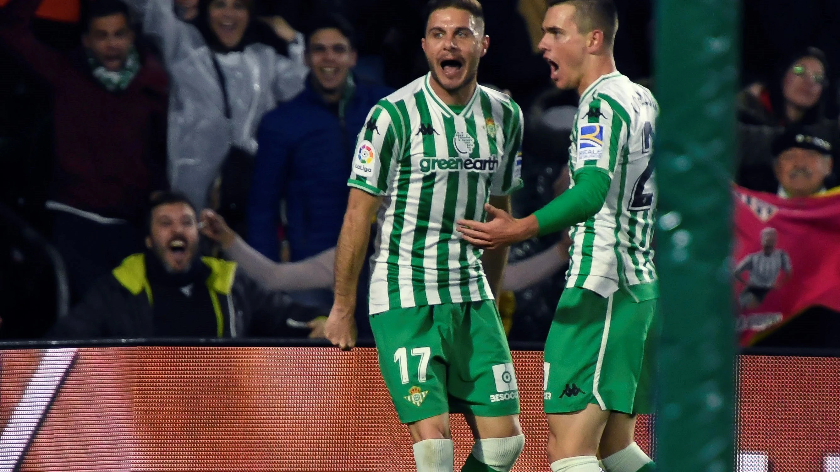 Lo Celso celebra su gol contra el Espanyol con Joaquín