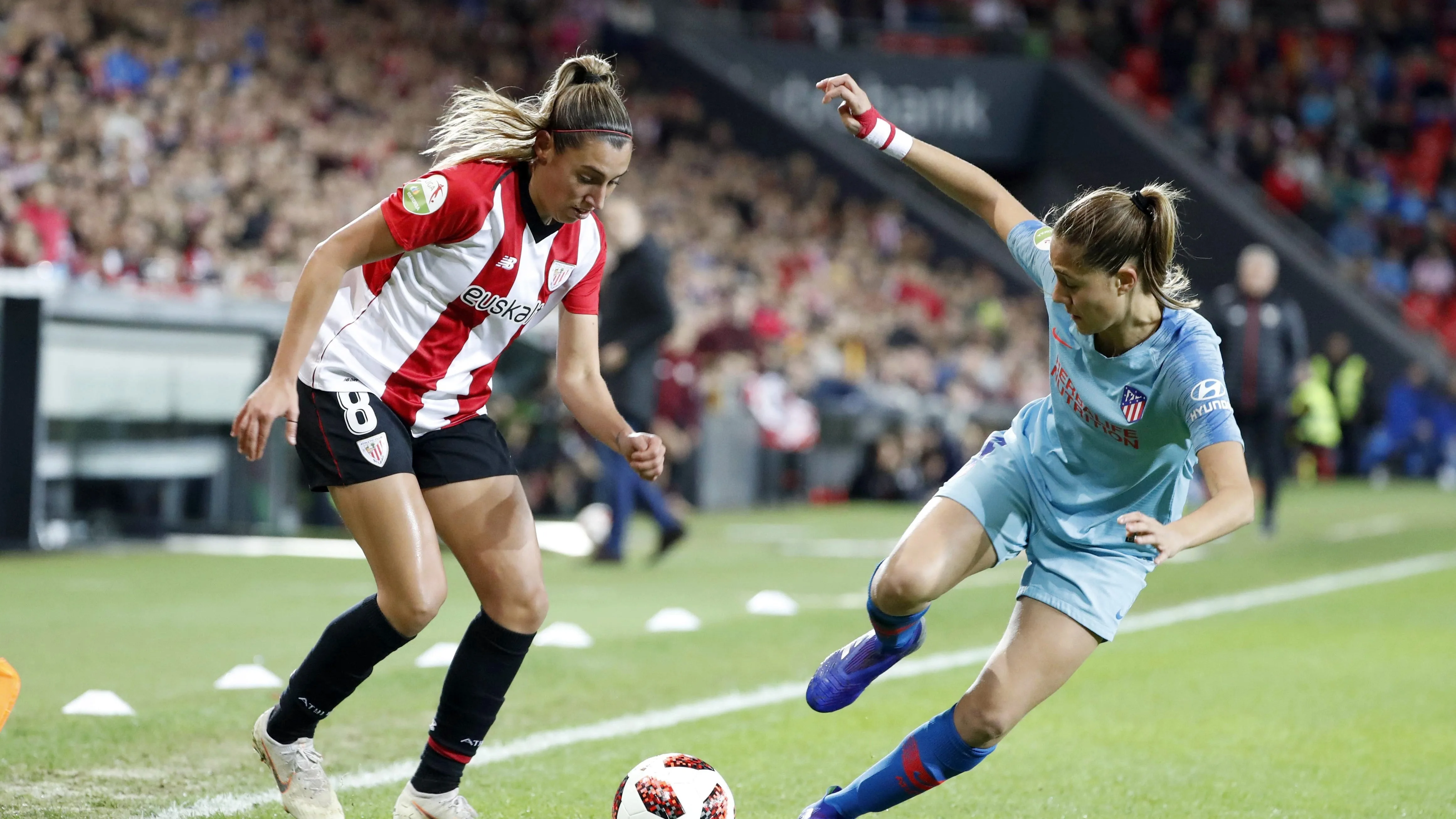 María Díaz y Laia Aleixandri, durante el Athletic-Atlético de la Copa de la Reina