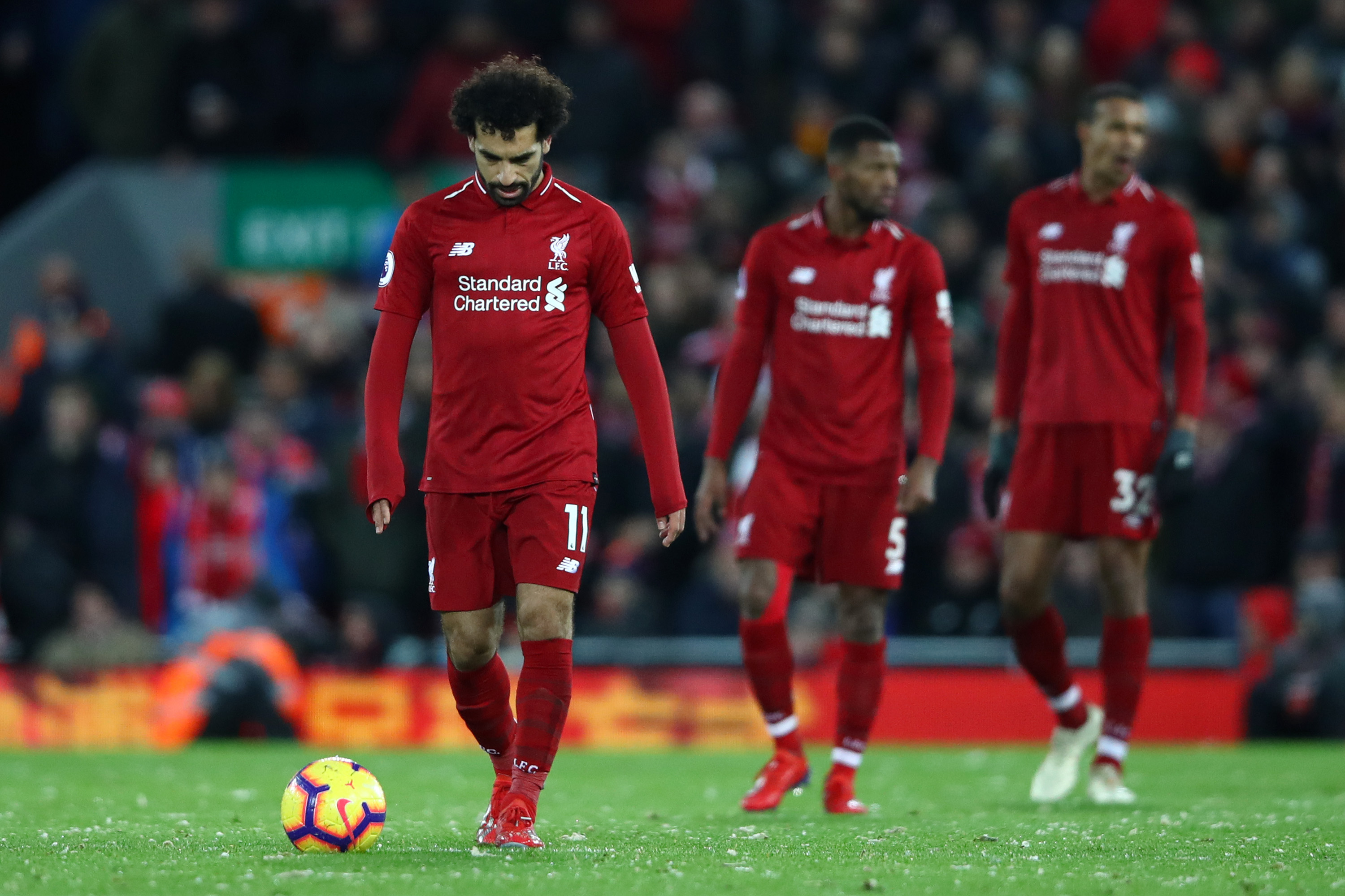 Mohamed Salah y los jugadores del Liverpool, cabizbajos en Anfield