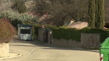 La garita en la que están los guardias civiles que vigilan la casa de Iglesias y Montero en Galapagar