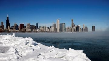 La ola de frío extremo en Chicago deja la ciudad congelada