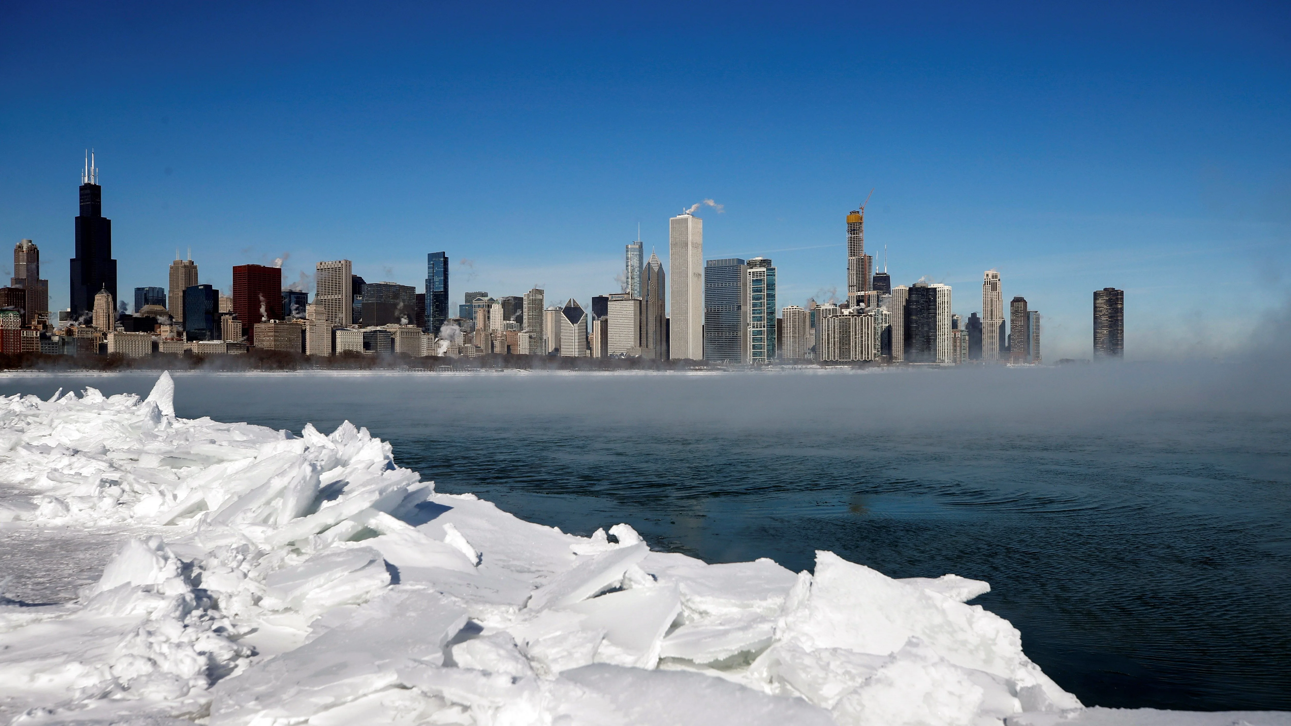 La ola de frío extremo en Chicago deja la ciudad congelada