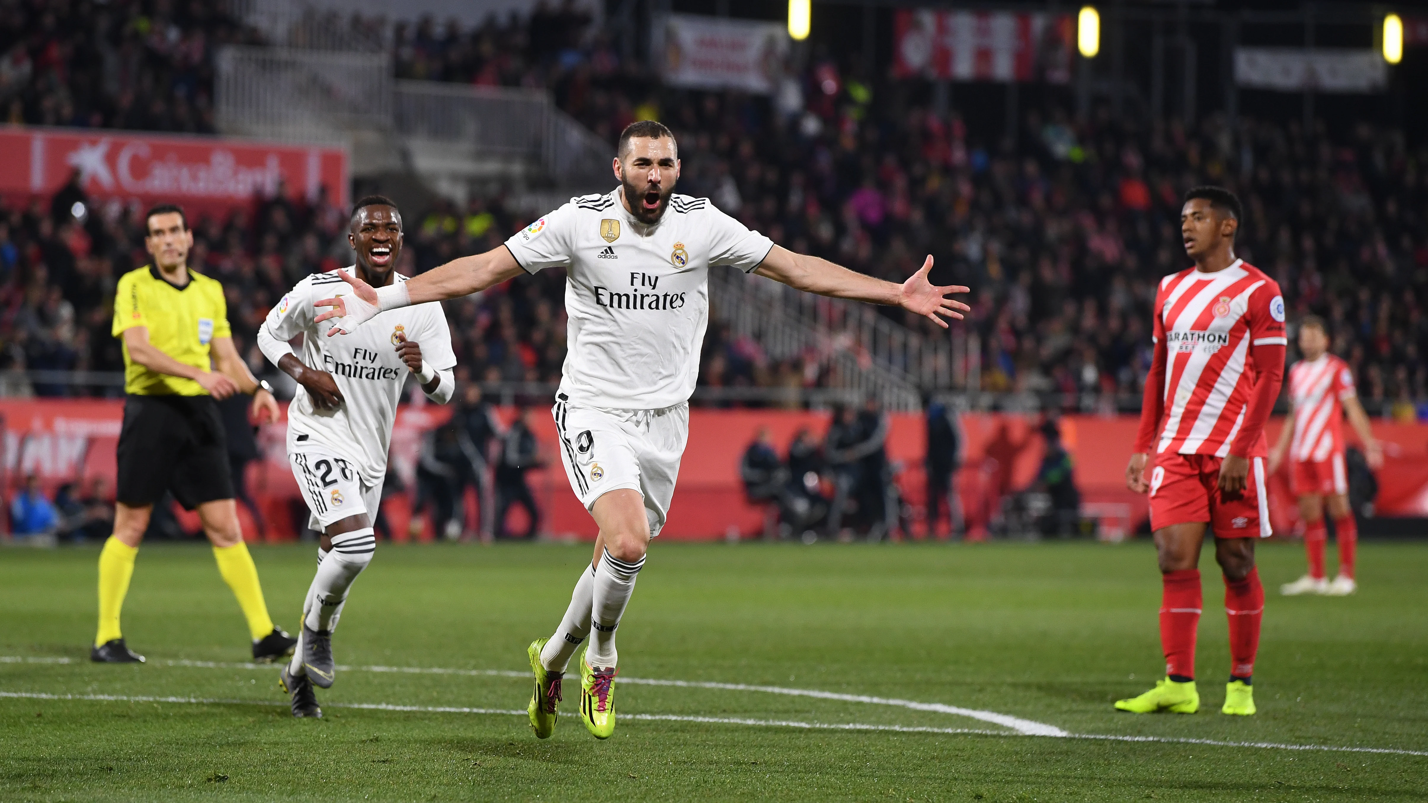 Karim Benzema celebra uno de sus goles con el Real Madrid