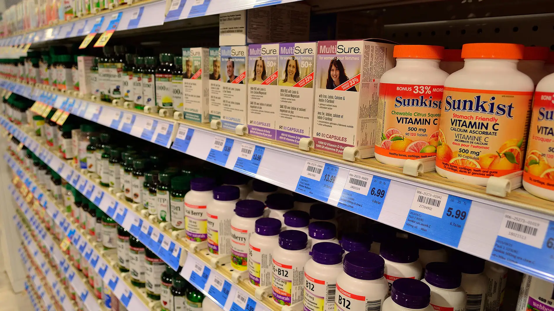 suplementos nutricionales en un supermercado