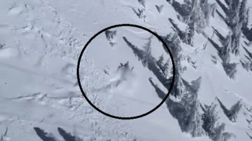 Un esquiador, sepultado por una avalancha