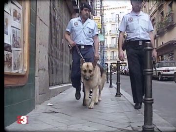 La 'ley Corcuera' o cómo el Gobierno permitía en 1992 que la Policía entrara en una casa sin la autorización de un juez La 'ley Corcuera' o cómo el Gobierno permitía en 1992 que la Policía entrara en una casa sin la autorización de un juez