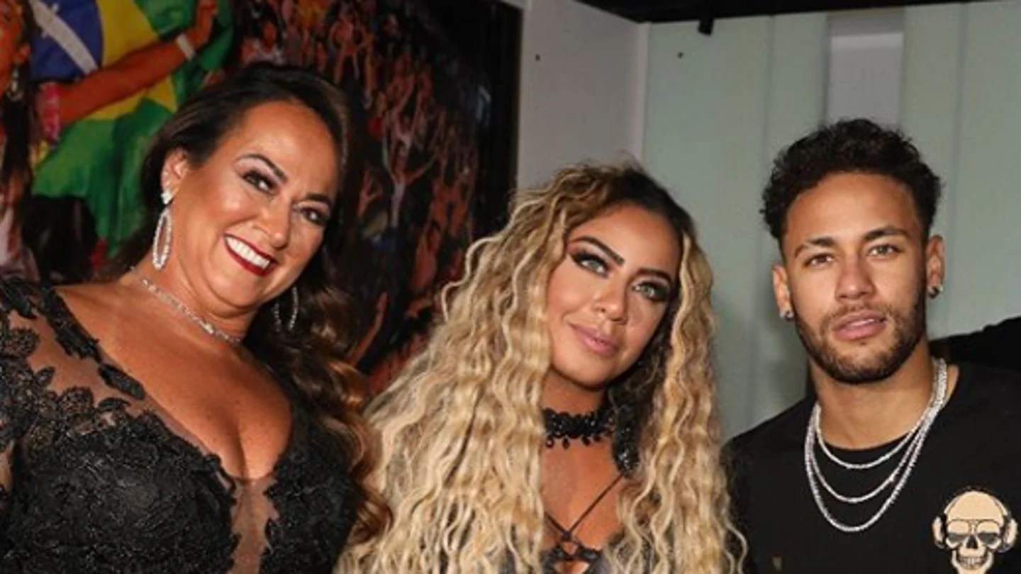 Neymar, junto a su hermana Rafaella Neymar, junto a su hermana Rafaella