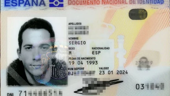 La foto del DNI de Sergio con palillo La foto del DNI de Sergio con palillo