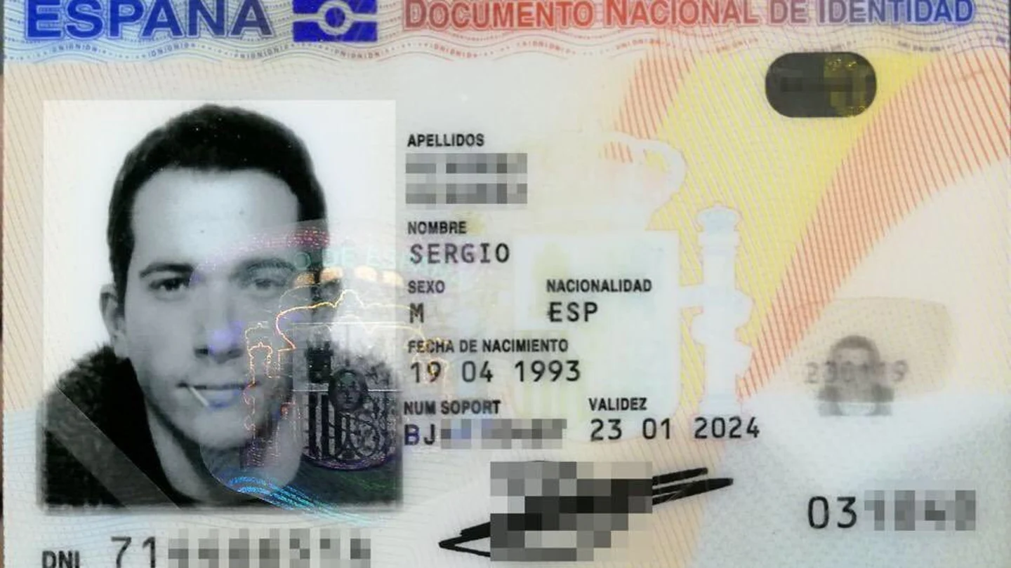 La foto del DNI de Sergio con palillo La foto del DNI de Sergio con palillo