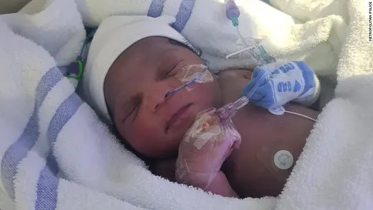 La pequeña se recupera en el hospital El bebé fue encontrada por hipotermia
