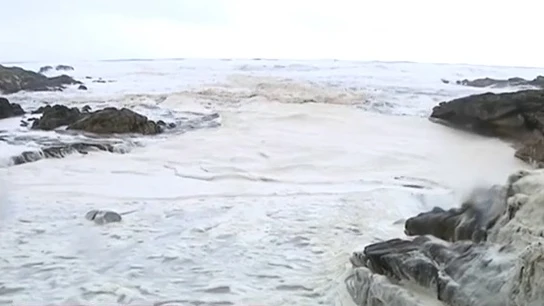 'Nieve' y olas de hasta nueve metros en las playas de Pontevedra: estos son los primeros efectos de la borrasca Helena 'Nieve' y olas de hasta nueve metros en las playas de Pontevedra: estos son los primeros efectos de la borrasca Helena