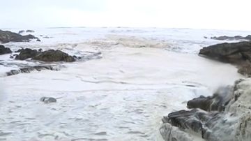 'Nieve' y olas de hasta nueve metros en las playas de Pontevedra: estos son los primeros efectos de la borrasca Helena