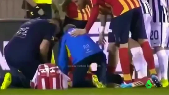 Tremendo susto en Italia: se suspende el Lecce - Ascoli por un tremendo golpe que dejó inconsciente a un jugador Tremendo susto en Italia: se suspende el Lecce - Ascoli por un tremendo golpe que dejó inconsciente a un jugador