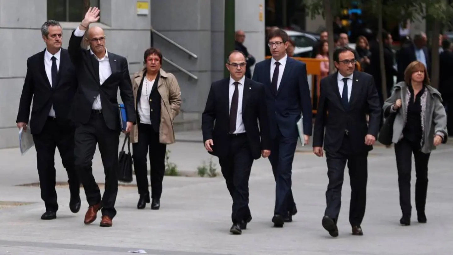 Joaquim Forn, Raül Romeva, Dolors Bassa, Jordi Turull, Carles Mundó, Josep Rull y Meritxell Borràs, el año pasado a su llegada al Supremo. Joaquim Forn, Raül Romeva, Dolors Bassa, Jordi Turull, Carles Mundó, Josep Rull y Meritxell Borràs, el año pasado a su llegada al Supremo.