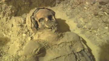 Descubren decenas de momias en una necrópolis enterrada a nueve metros de profundidad