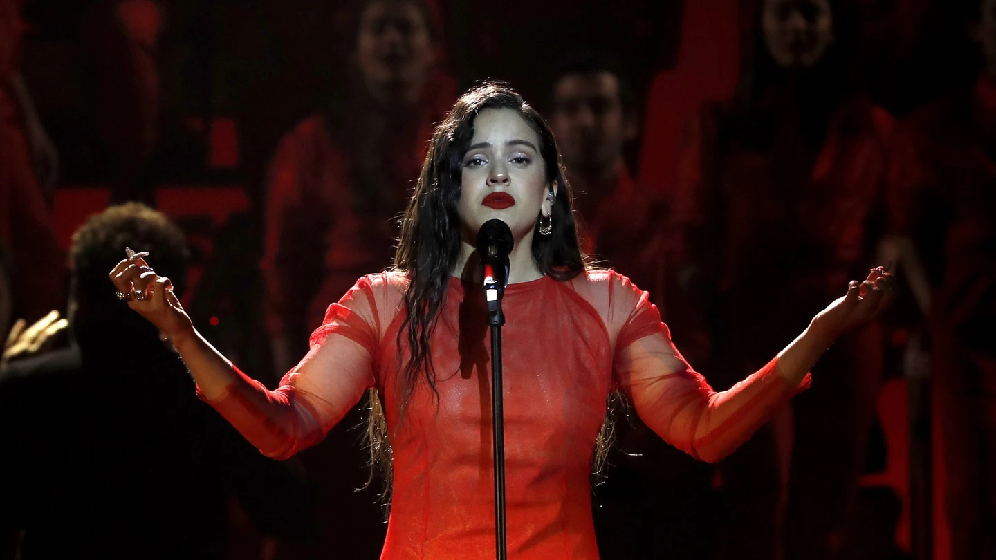 La cantante Rosalía durante su actuación en los Premios Goya 2019 La cantante Rosalía durante su actuación en los Premios Goya 2019