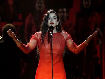 La cantante Rosalía durante su actuación en los Premios Goya 2019 La cantante Rosalía durante su actuación en los Premios Goya 2019