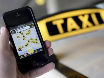 El Govern pretendía regular las apps de reservas como Mytaxi. / EFE_643x397 El Govern pretendía regular las apps de reservas como Mytaxi. / EFE_643x397