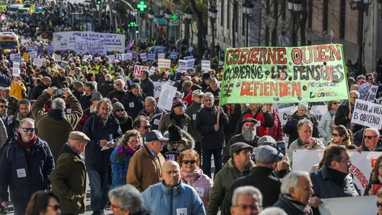 Jubilados protestan en Madrid contra la norma sobre pensiones Jubilados protestan en Madrid contra la norma sobre pensiones