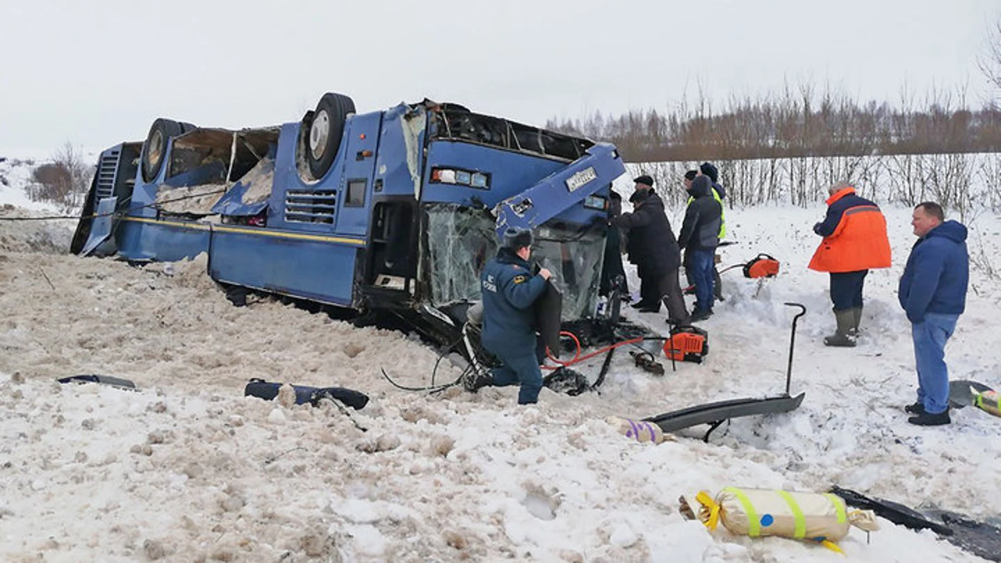 Accidente de autobús con niños en Kaluga, Rusia Accidente de autobús con niños en Kaluga, Rusia
