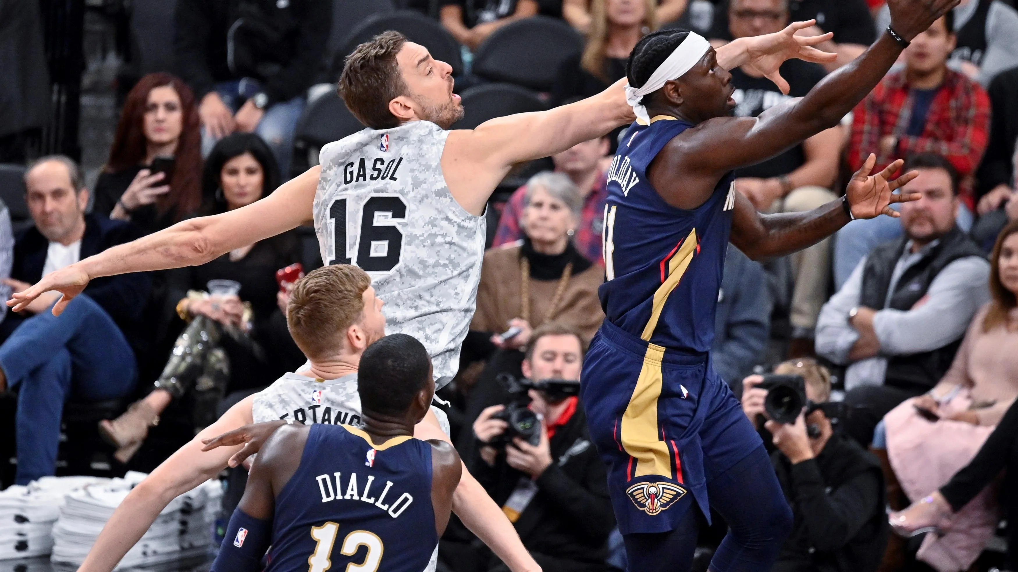 Pau Gasol, en acción ante los Pelicans