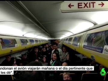Pasajeros del avión de Ryanair Pasajeros del avión de Ryanair