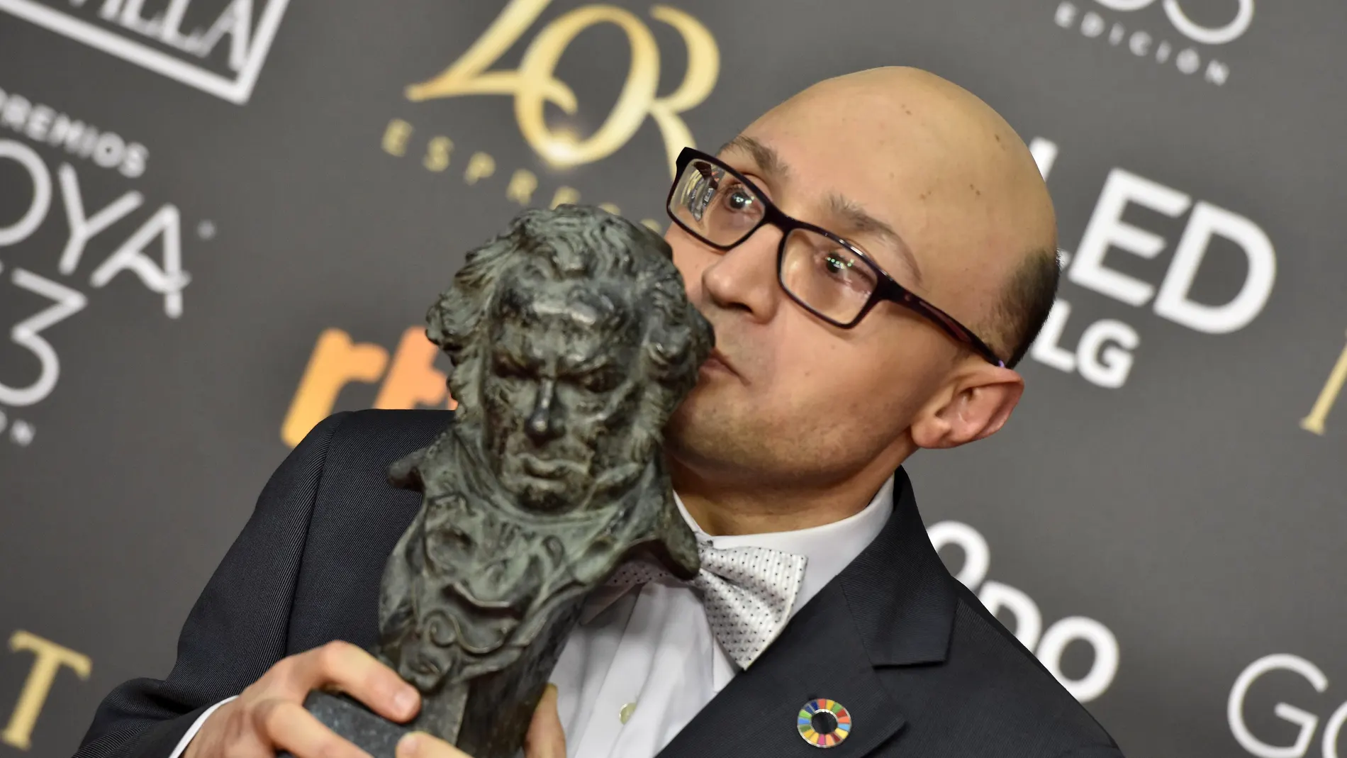 El actor Jesús Vidal tras recibir el Goya al Mejor Actor Revelación, por su papel en 'Campeones'