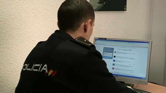 Polic&iacute;a, Imagen de archivo