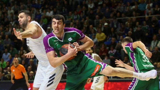 Shermadini puja con Reyes