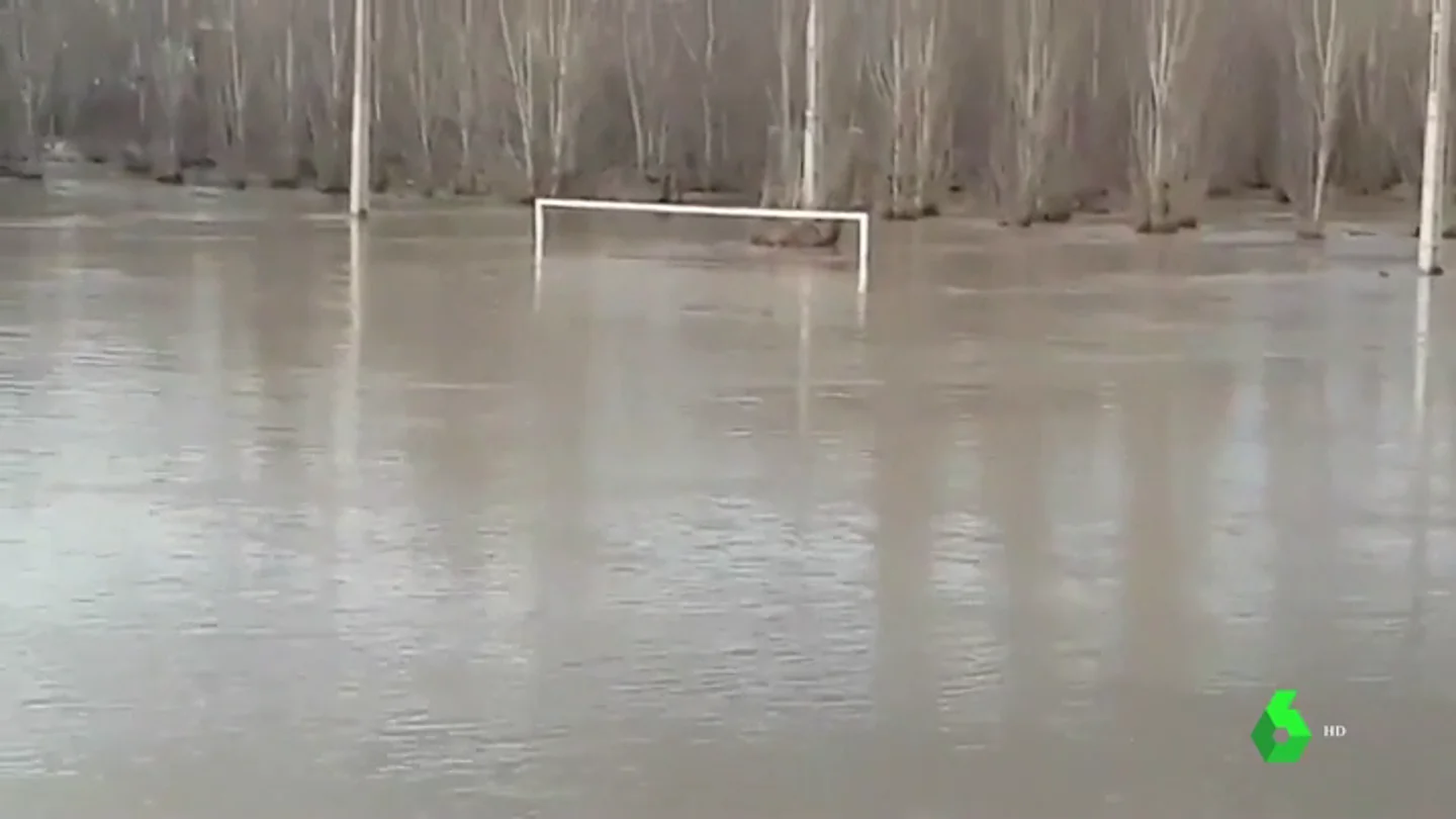 ¿Fútbol o waterpolo? Así quedó el campo del Injerto tras las lluvias en Navarra ¿Fútbol o waterpolo? Así quedó el campo del Injerto tras las lluvias en Navarra