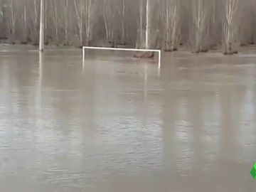 ¿Fútbol o waterpolo? Así quedó el campo del Injerto tras las lluvias en Navarra ¿Fútbol o waterpolo? Así quedó el campo del Injerto tras las lluvias en Navarra
