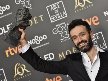 El director Rodrigo Sorogoyen posa con el Goya a Mejor dirección El director Rodrigo Sorogoyen posa con el Goya a Mejor dirección