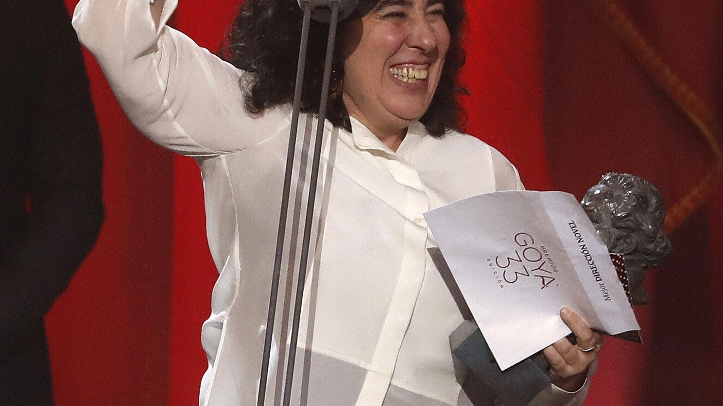 La realizadora Arantxa Echevarria tras recibir el premio a "Mejor dirección novel" por su película "Carmén y Lola"