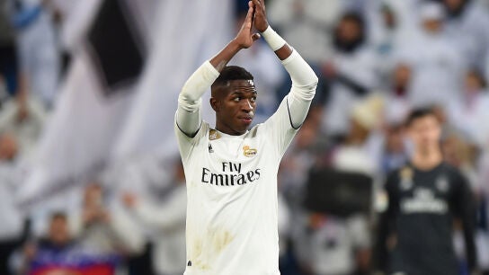 Vinicius aplaude a la afici&oacute;n del Real Madrid