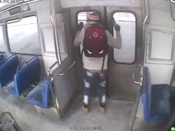 El angustioso momento en el que un padre pierde a su bebé en un tren por bajarse a fumar El angustioso momento en el que un padre pierde a su bebé en un tren por bajarse a fumar