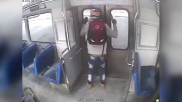 El angustioso momento en el que un padre pierde a su bebé en un tren por bajarse a fumar