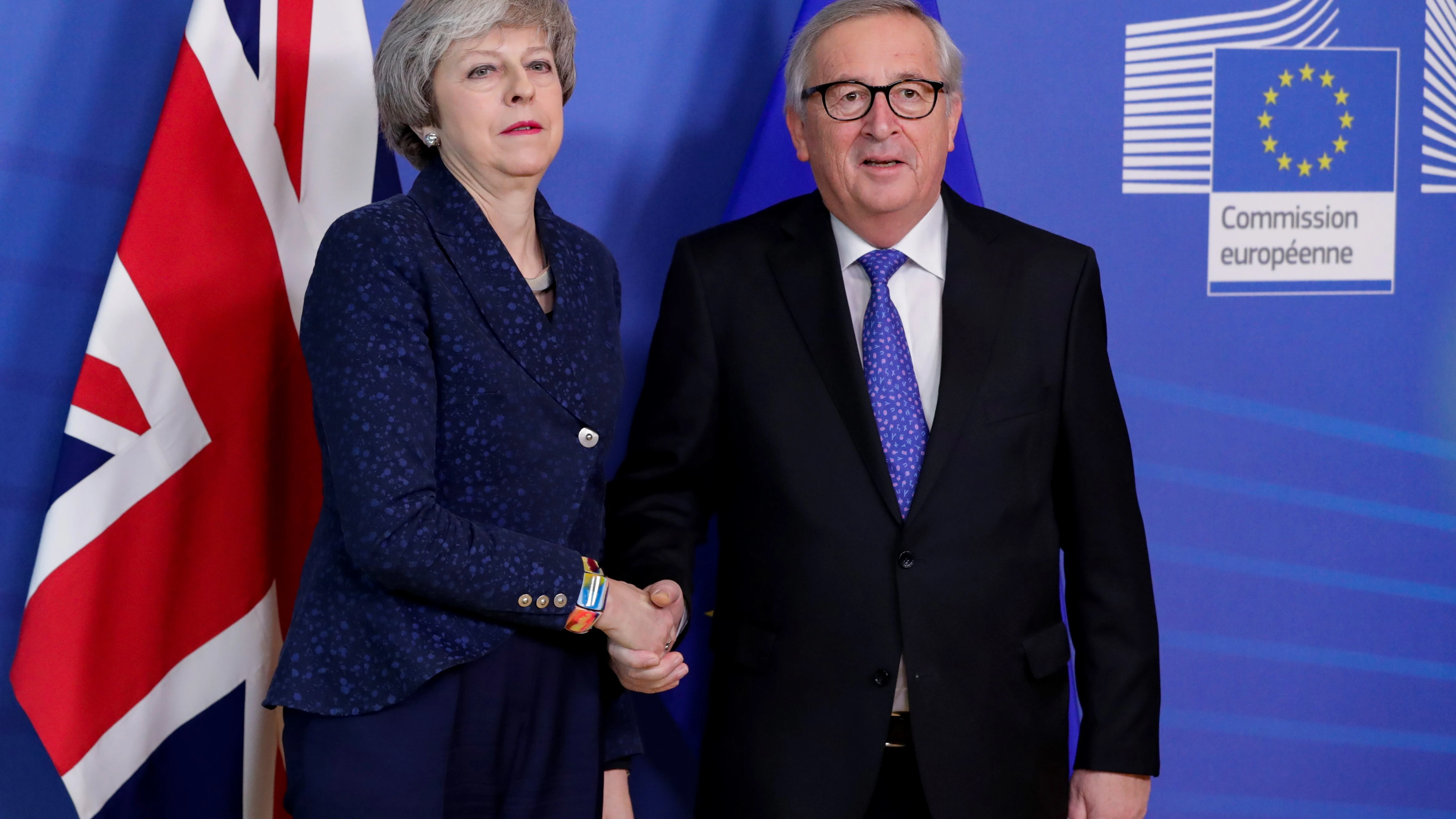 El presidente de la Comisión Europea, Jean-Claude Juncker, y la primera ministra británica, Theresa May